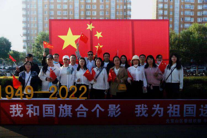 喜迎二十大，永遠(yuǎn)跟黨走--寶山一中黨員參加社區(qū)黨建引領(lǐng)主題黨日