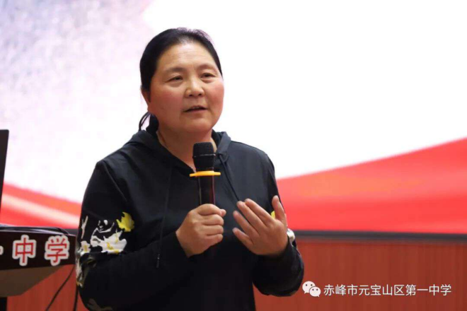 深學(xué)篤行，培根鑄魂--黨的二十大精神巡講團(tuán)走進(jìn)寶山一中