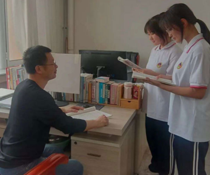 元寶山區(qū)第一中學教師之星孫會文